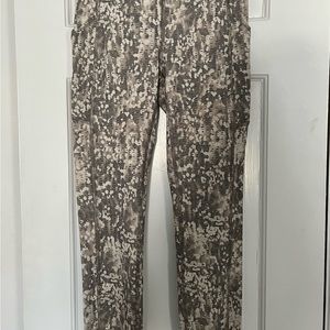 Lululemon leggings with hip pockets. Perfect!